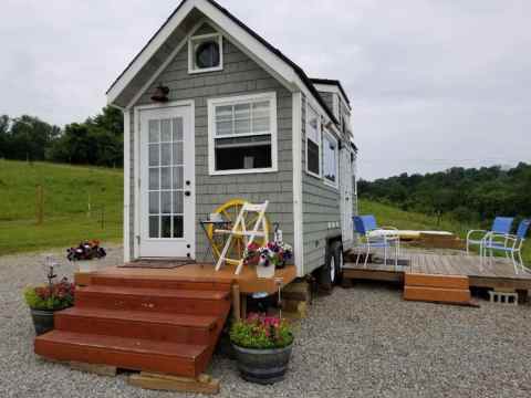 Highland House On The Pittsburgher Highland Farm Near Pittsburgh Lets You Glamp In Style