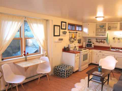 Snuggle Away In The Nook, A Cozy Airbnb Tucked Away In Downtown Juneau