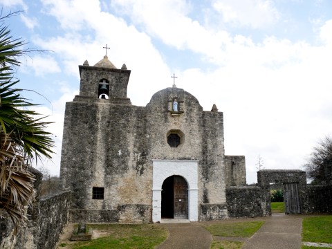 You Can Spend The Night In This Historic Texas Mission That's Said To Be Haunted