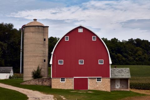 Few People Know The Real Reason Barns In Wisconsin Are Painted Red In Color