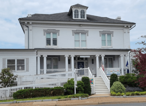 There's A Quilt Museum In Virginia And It's Full Of Fascinating Oddities, Artifacts, And More