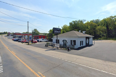 A Tennessee Bakery In The Middle Of Nowhere, Sweet Bakes Donuts & Cakes, Is One Of The Best On Earth