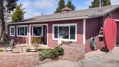 Choose From A Variety Of Scrumptious Pie When You Visit Mom's Pie House In Southern California