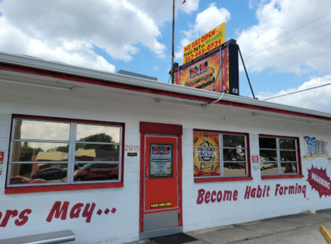 The Burgers And Breakfast From This Middle-Of-Nowhere Florida Hotspot Are Worth The Trip