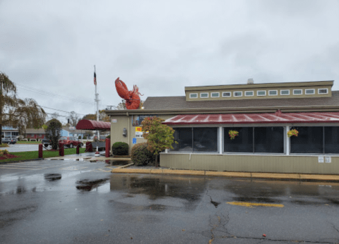 All Aboard The USS Chowder Pot In Connecticut For Delicious Seafood In A Waterfront Location