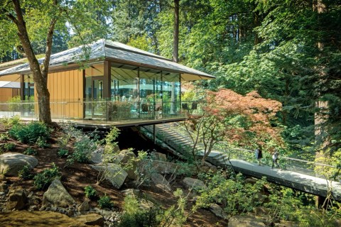 You Can't Help But Be Relaxed At This Floating Japanese Tea Room In Oregon