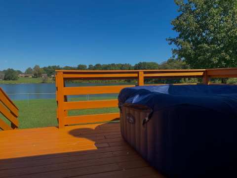 This Private Lake Airbnb In Nashville Comes With Its Own Home Theater, Bar, And Hot Tub