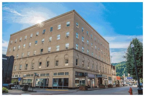 Warm Up In The In-Suite Jacuzzi At This West Virginia Hotel