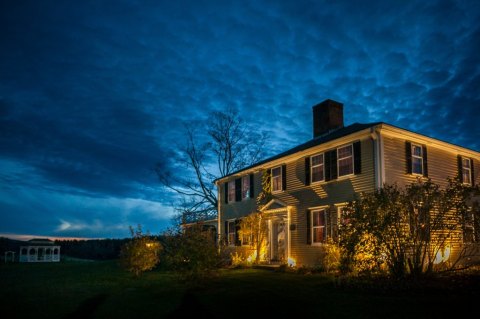 This Quaint Wagon Ride Through Massachusetts' Farmland Is A Magnificent Way To Take It All In