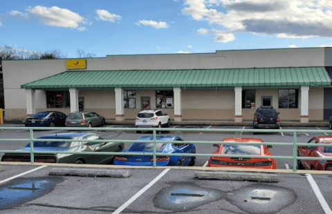 There's A Lunch Buffet At The Spice Connexion Indian Restaurant In West Virginia, So Come Hungry