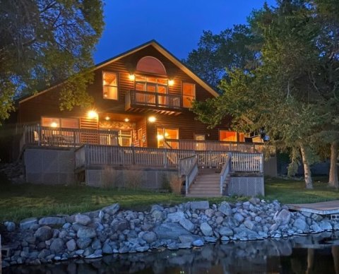 Cozy Up Despite The Cold At This Idyllic North Dakota Cabin Getaway