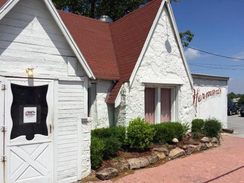 This Tasty Arkansas Restaurant Is Home To Some Of The Biggest Steaks We’ve Ever Seen