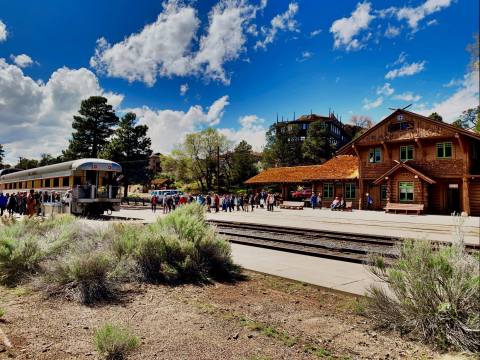 Climb Aboard A Gorgeous 1920s-Era Train And Take A Ride Through History In Arizona