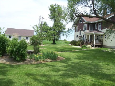 This Over 100-Year-Old Iowa Bed & Breakfast Offers A Historic Home To Guests