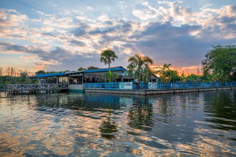 This Lakefront Restaurant In Florida Is Al Fresco Dining Without A Drive To The Coast