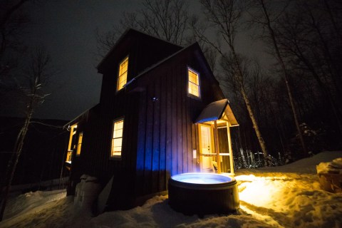 Watch Snow Fall From Your Cozy Hot Tub In New Hampshire's Scenic White Mountains