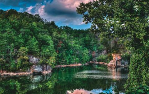 The Little-Known Beach In Kentucky You Can Only Reach By Hiking This 3-Mile Trail