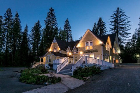 This Historic Northern California Bed & Breakfast Offers A Mountain Sanctuary To Guests