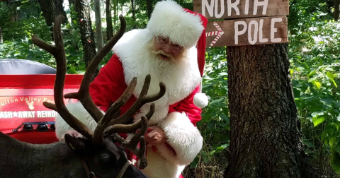 The Country Christmas In Kansas That's Straight Out Of A Hallmark Christmas Movie