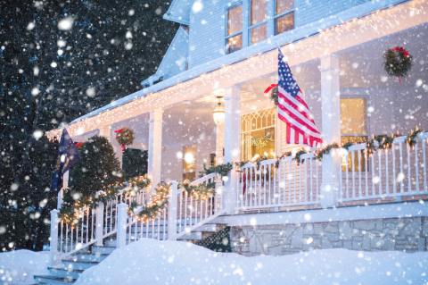 This 116-Year-Old Wisconsin Bed & Breakfast Offers A Bluffside Sanctuary To Guests