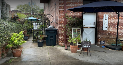 This Hidden Pie Shop In Florida, Mixed Fillings, Is Said To Be The Speakeasy Of Pies