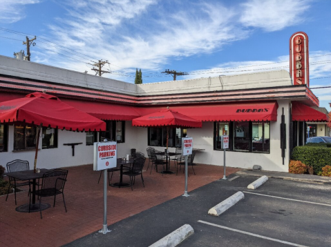 The Beloved Hole-In-The-Wall That Serves Arguably The Best Fried Chicken In All Of Texas