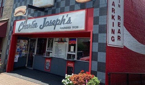 Everyone Goes Nuts For The Hamburgers At This Nostalgic Eatery In Georgia