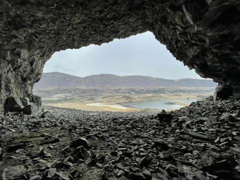 The Secluded Lake Lenore Caves In Washington Are So Worthy Of An Adventure