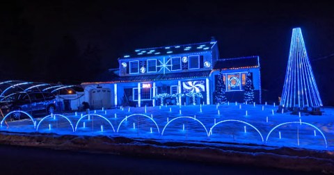 This Small Town Home In New Jersey Gets All Decked Out For Christmas Each Year