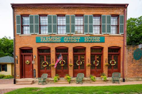 The Charming Bed And Breakfast In Small Town Illinois Worthy Of Your Bucket List