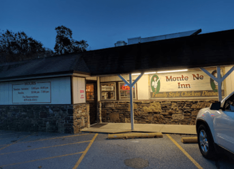 The Beloved Hole-In-The-Wall That Serves The Arguably Best Fried Chicken In All Of Arkansas