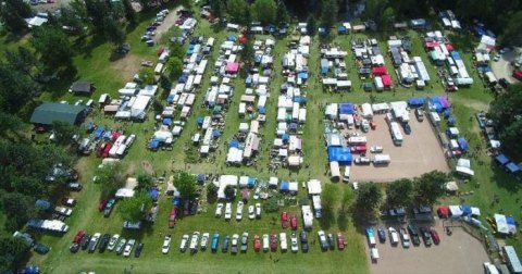 This Montana Flea Market Takes Over A Huge Park With Hundreds Of Vendors On-Site