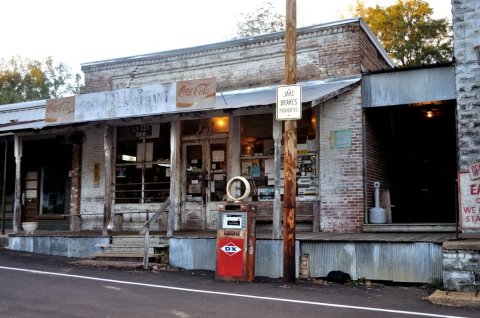 The Beloved Hole-In-The-Wall That Serves The Arguably Best Fried Catfish In All Of Mississippi