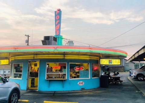 The Cheeseburger From Ford's Drive In In Montana Is So Good That The Recipe Hasn’t Changed Since 1954