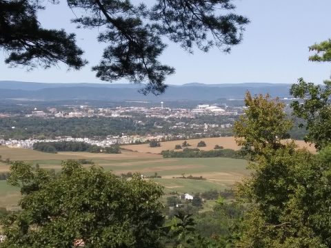 The One Loop Trail In Pennsylvania That's Perfect For A Short Day Hike, No Matter What Time Of Year