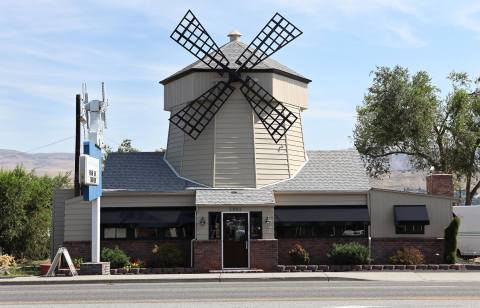 The Steaks From The Windmill Restaurant In Washington Are So Good That The Preparation Hasn’t Changed In Almost A Century