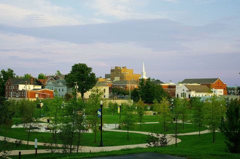 You Can Hike To A Waterfall, Dine In A Pub, And Visit A Historic Train Museum In Cookeville, Tennessee