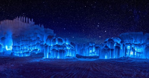 This Castle Is A Marvelous Winter Wonderland In Minnesota That's Made Entirely Out Of Ice