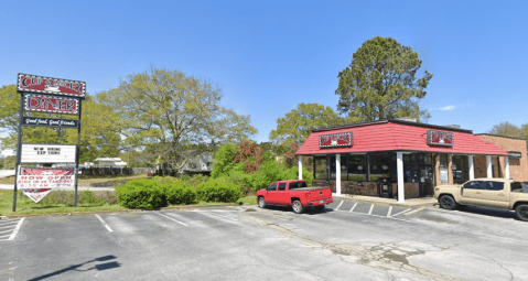 The Beloved Hole-In-The-Wall That Serves The Arguably Best All-Day-Breakfast In All Of Georgia