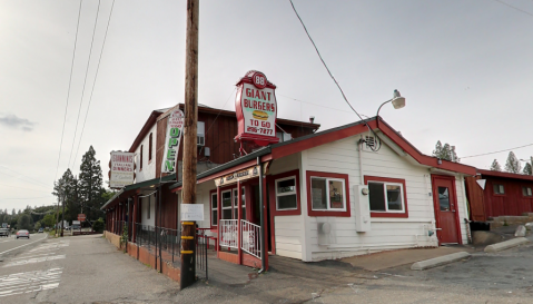 The Roadside Hamburger Hut In Northern California That Shouldn’t Be Passed Up