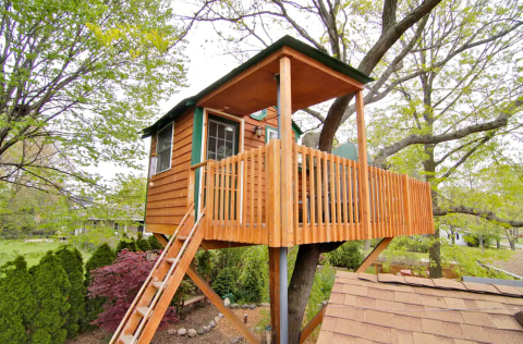 This Treehouse Airbnb In Illinois Comes With Its Own Hot Tub & Tipi