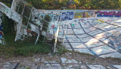 An Amusement Park Was Built And Left To Decay In The Middle Of Nowhere In South Carolina