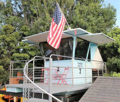 There's A One-Of-A-Kind Lifeguard Tower In Southern California Where You Can Spend The Night