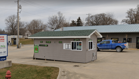 The Most Delicious Iowa Road Trip Takes You To 5 Hole-In-The-Wall BBQ Restaurants