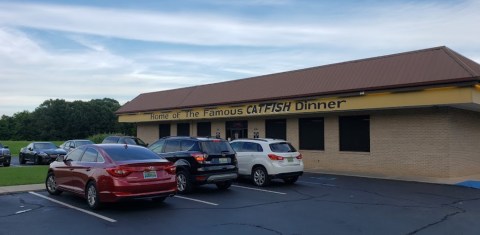 The Beloved Hole-In-The-Wall That Serves The Arguably Best Fried Catfish In All Of Alabama