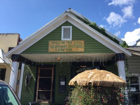 The Beloved Hole-In-The-Wall That Serves The Arguably Best Oysters In All Of Florida