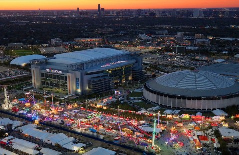 The One Annual Winter Festival In Texas Every Texan Should Bundle Up For At Least Once