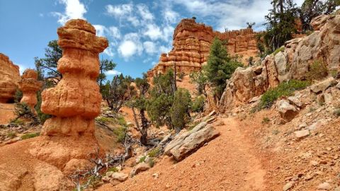 This Hiking Trail In Utah Is Less Than 1 Mile And Leads To Natural Arches And Hoodoos