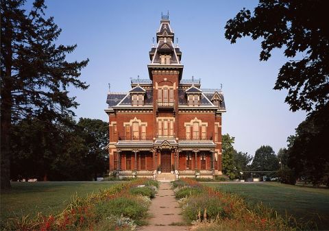 Tour The Haunted Vaile Mansion Then Dine With Ghosts At The Former Savoy Hotel And Grill In Missouri