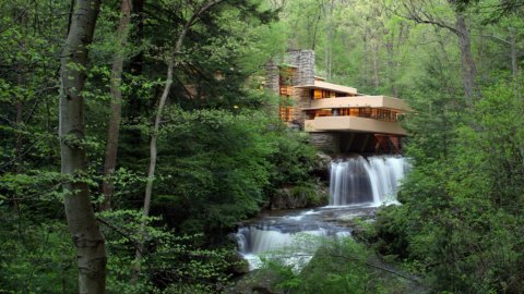 Pennsylvania’s Most Easily Accessible Waterfall Is Hiding In Plain Sight At Fallingwater